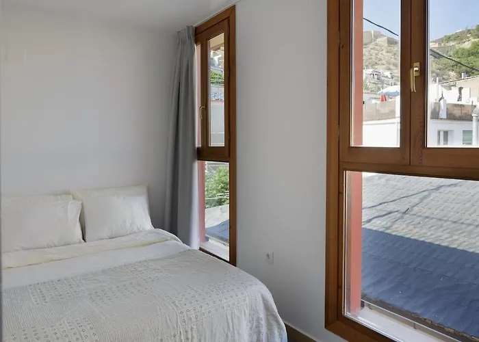 Penthouse In Historic Center Overlooking The Castle דירה