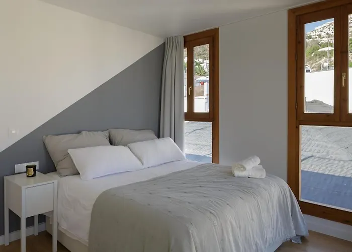 Penthouse In Historic Center Overlooking The Castle דירה